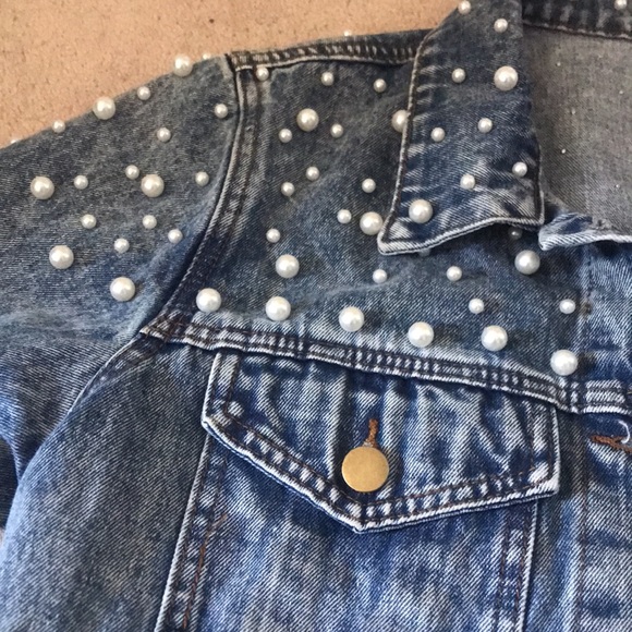 A denim jacket with rhime stones - Picture 3 of 4